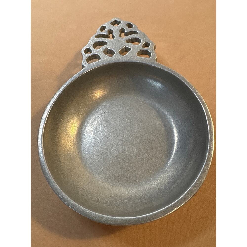 Vintage Pewtarex York Pennsylvania Pewter Detailed Handle Porringer Bowl 4"